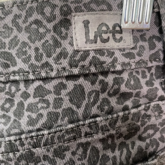 NWT Lee - Black and Gray Leopard Print Straight Leg Mid Rise Jeans - Size 10 L - Picture 8 of 11